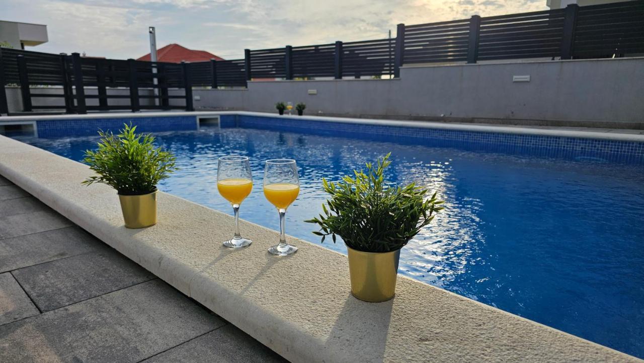 Apartments Pool Villa Aldura Novalja Kültér fotó